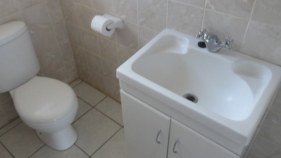 To Let 2 Bedroom Property for Rent in Die Bult North West